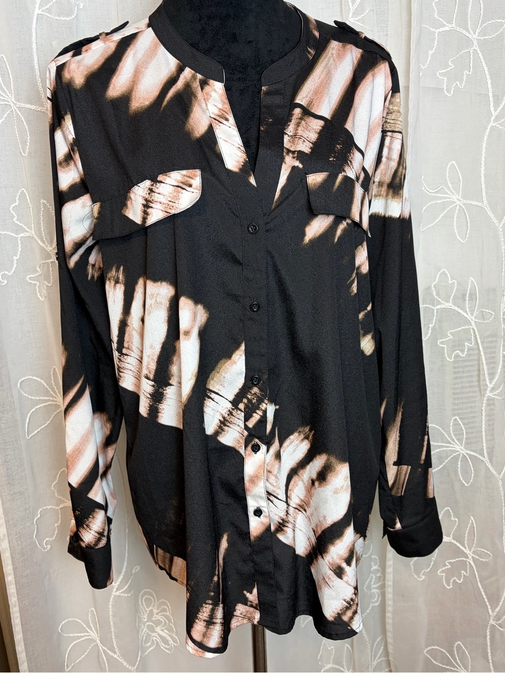 Calvin Klein Abstract Black & Cream Button-Up Blouse Mint condition. L